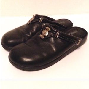Minnetonka clogs size 6